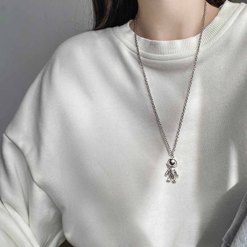 Necklace with sweater's neck necklace astronaut necklace men's small crowd design sensation boy senior sensation Chauffins long