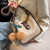 100 lap bag women all season universal girl senior sense gentle wind Korean going out for easy to carry day style commuter bag