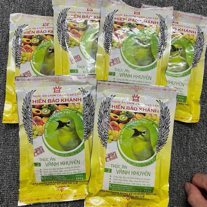 Vietnamese Crown Brand Show Eyes, Improvisational Singing, Nourishing and Hair Changing Daily Feed, Waterproof and Stool, Can Be Feeding All Year Round, High-Quality Feed Vietnamese Crown Brand Show Eyes, Improvisational Singing, Nourishing and Hair Changing Daily Feed, Waterproof and Stool, Can Be Feeding All Year Round, High-Quality Feed