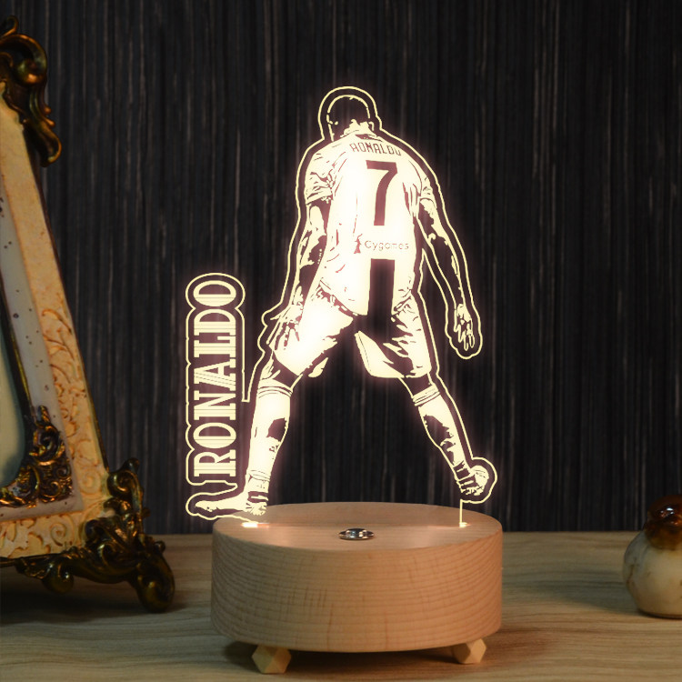 2022 Qatar World Cup decorates football piece C Romesi handles surrounding gift birthday to give boyfriend