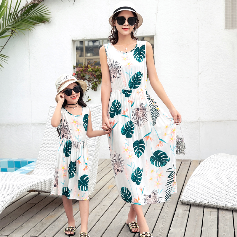 Large size parent-child dress summer mid-length mother-daughter dress children's artificial cotton suspender princess dress big girl beach skirt