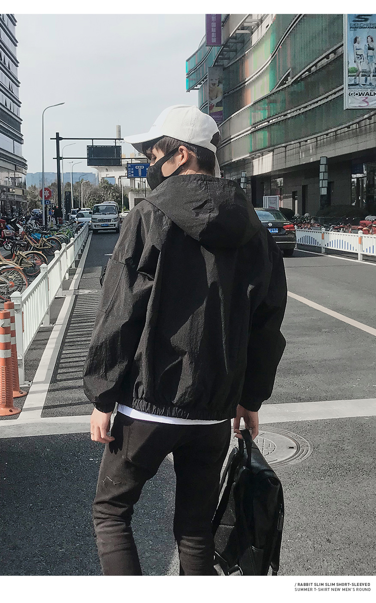 2018 người đàn ông mới của áo khoác mùa xuân và mùa thu áo khoác Hàn Quốc phiên bản của xu hướng đẹp trai quần áo mỏng sinh viên giản dị hoang dã áo