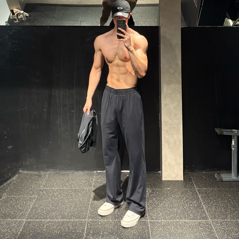 Yoga Sports Knife-Cut Long Pants, American-Style Ice-Skin Feel, Stretchy, Versatile, Thin, Breathable, Cool-Feeling Casual Pants for Commuting Yoga Sports Knife-Cut Long Pants, American-Style Ice-Skin Feel, Stretchy, Versatile, Thin, Breathable, Cool-Feeling Casual Pants for Commuting