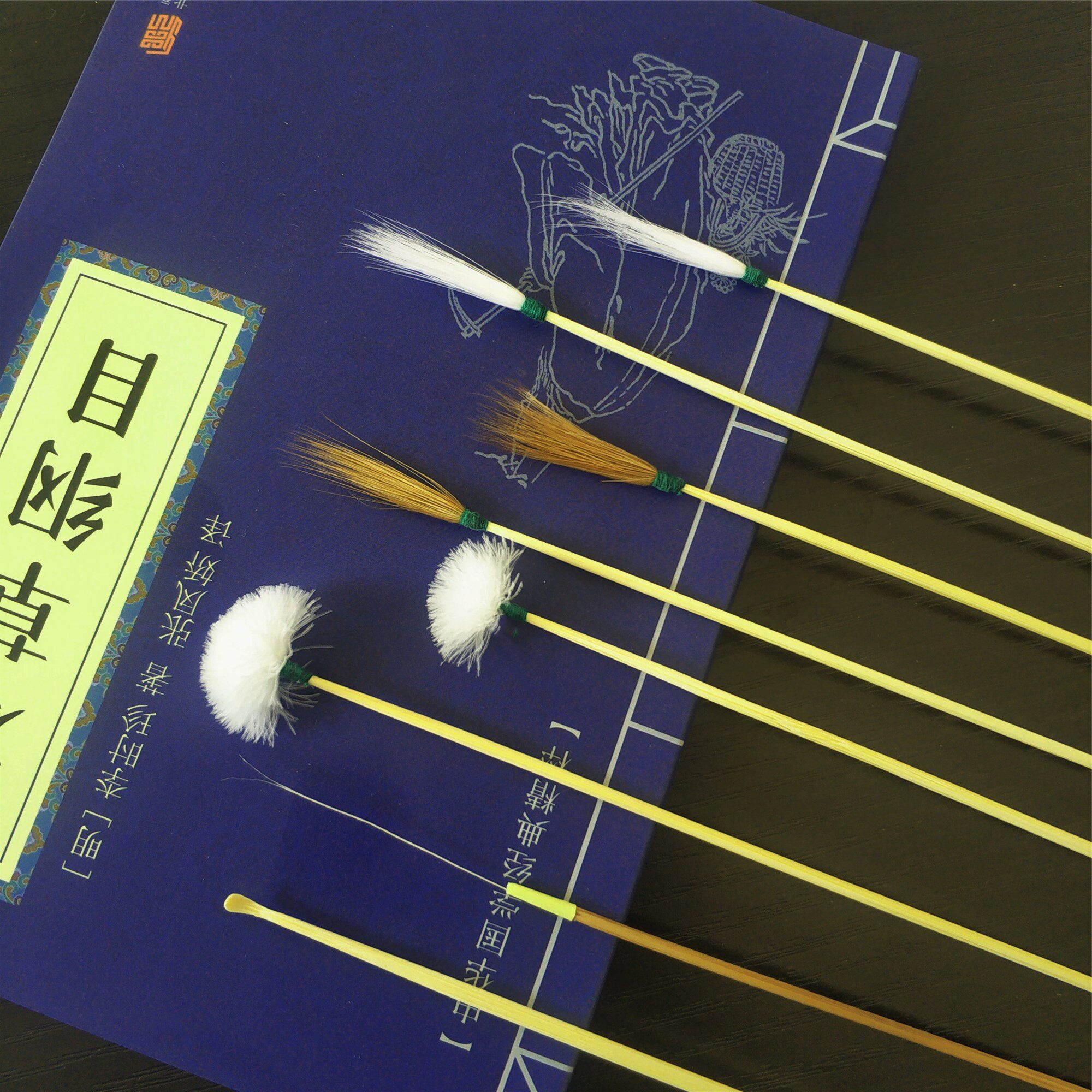 Ear-picking hair-picking tool to dig out the ear hairy goose feather chicken feather crane pore bird hair horsetail hair hibiscus hairy ear spoon