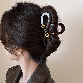 Light luxury and high-end letter drop hair clip