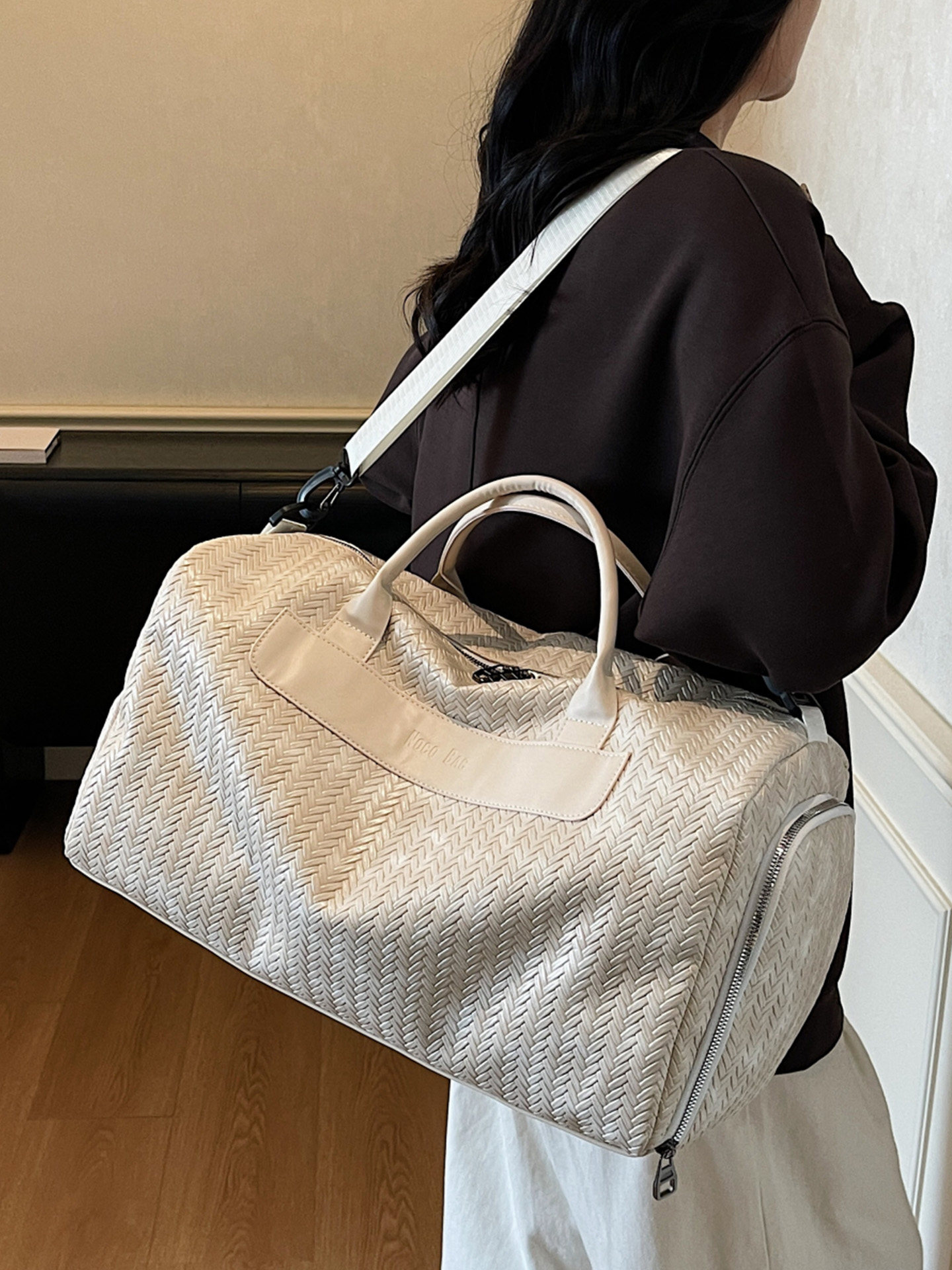 Large Capacity Luggage Bag, Sturdy and Durable, Lightweight Woven Travel Bag with Independent Shoe Compartment, Black Portable Short-Trip Travel Bag