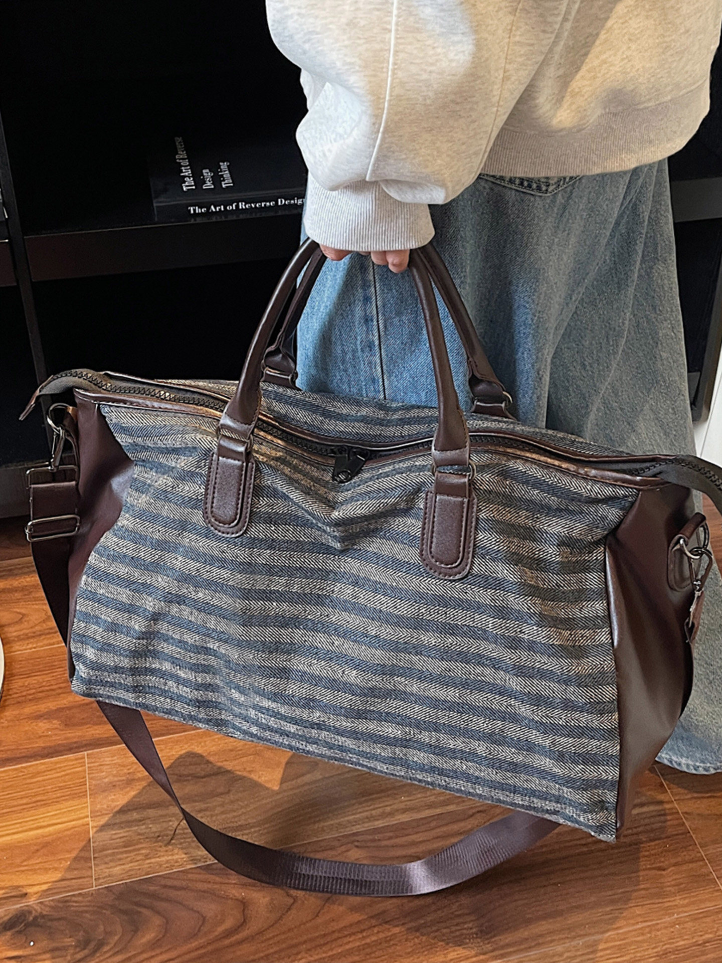 Large-Capacity Luggage Bag for Women, Striped Canvas Travel Bag for Travel and Business Trips, Fashionable and Lightweight Hand-Held Short-Distance Luggage Bag