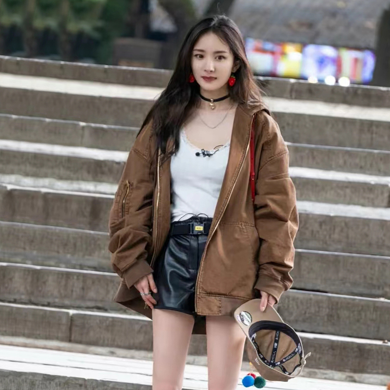 Yang Mi Style Coffee-Colored Hooded Baseball Jacket for Women, Loose Fit, Versatile Korean Style Zip-Up Jacket, Trendy Autumn and Winter Top for Women