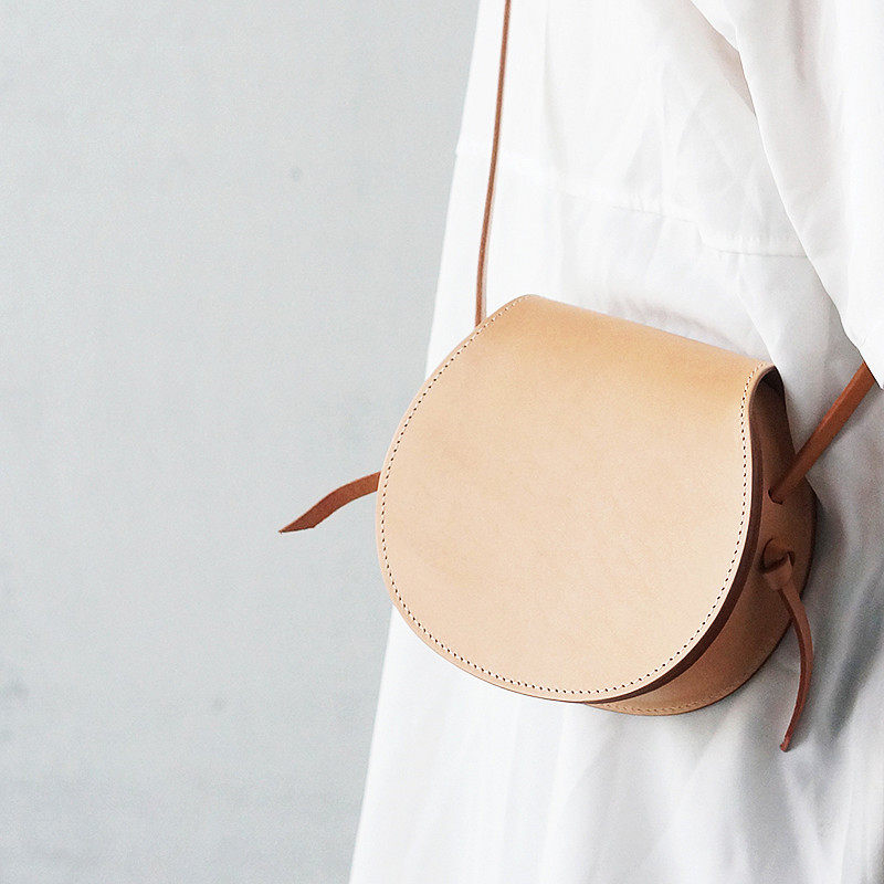 MISKSOLA Retro Simple Handmade Vegetable Tanned Leather Women's Mini Small Bag Women's Crossbody Bag One Shoulder Saddle Bag