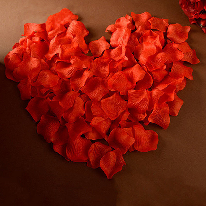 Proposal candles, balloons, simulation petals, flower salutes and other wedding decoration props 