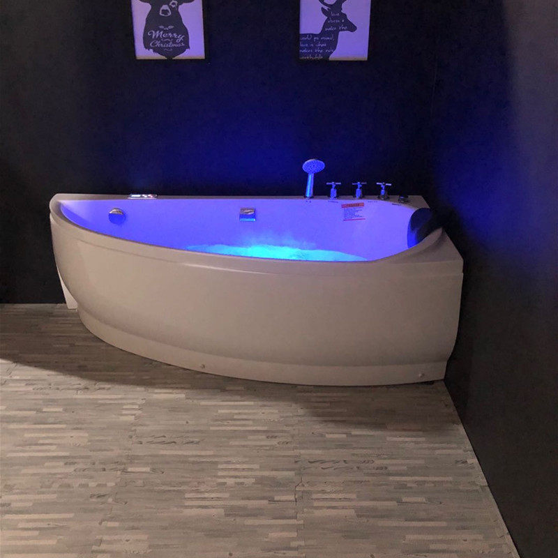 Small unit type triangle special-shaped Japanese home bath bubble constant temperature color light surf Jacuzzi 1.3-1.7 meters