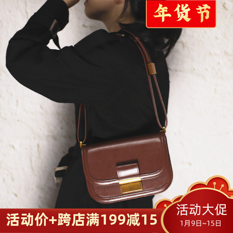 Autumn and winter New Tide retro fashion personalized lock Brown small square bag adjustable double shoulder strap compartment one shoulder shoulder bag
