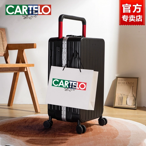 Вместительный и большой чемодан