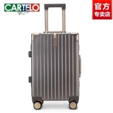 Вместительный и большой чемодан