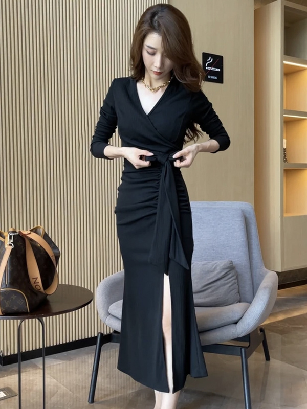 Autumn Waist-Cinching Long-Sleeved Fashionable Slit Dress, Slimming and Body-Covering Fishtail Dress, Elegant High-Waisted Socialite-Style Long Dress