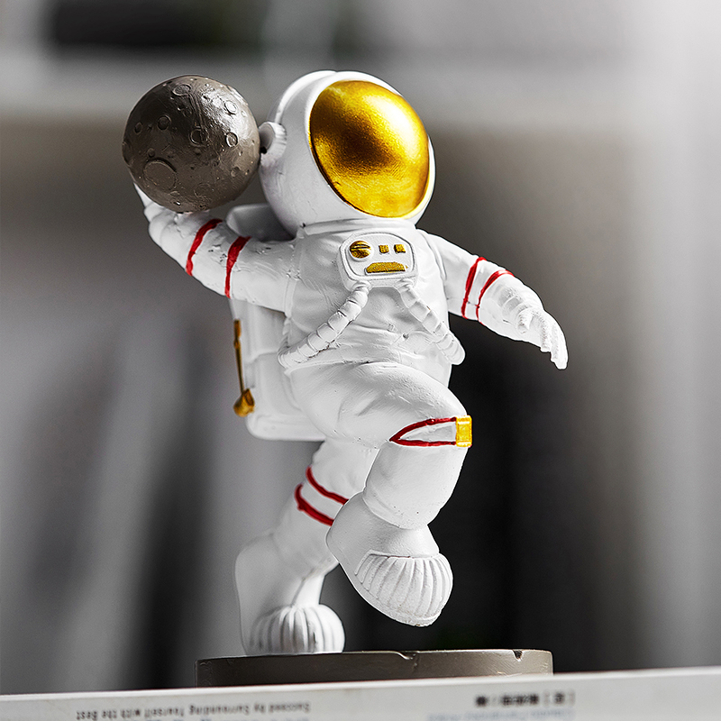 Desk desktop decorations basketball astronauts series small swing pieces boys graduate New Year gift send teacher