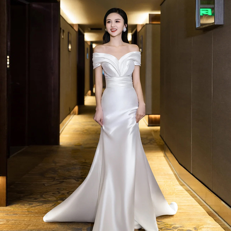 Fishtail satin light wedding dress 2022 new French one-shoulder waist waist is thin and small trailing out gauze white dress
