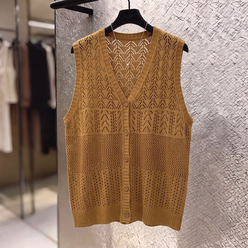 Thin, See-Through, Hollow-Out Knit Sleeveless Vest in Plus Size for Chubby Girls, Slimming Single-Breasted Commuter Layering Outerwear Vest Thin, See-Through, Hollow-Out Knit Sleeveless Vest in Plus Size for Chubby Girls, Slimming Single-Breasted Commuter Layering Outerwear Vest