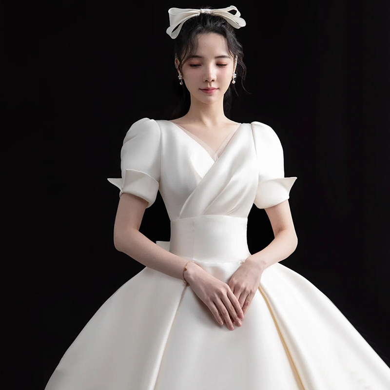 Bridal satin French main yarn wedding dress 2022 winter new small high-quality welcome yarn dress female large size