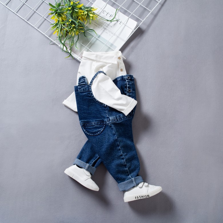 2022 new children's clothing 1 year old baby girl spring and autumn models 2-3 years old men's two suits baby Korean version of denim holding baby bag pants