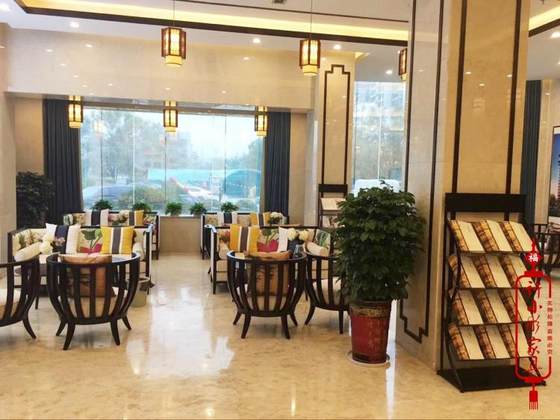 영업 부서는 소파 조합을 협상합니다. 새로운 중국 스타일의 4s 호텔 로비 리셉션 라운지 부스 서명 구역 카드 좌석