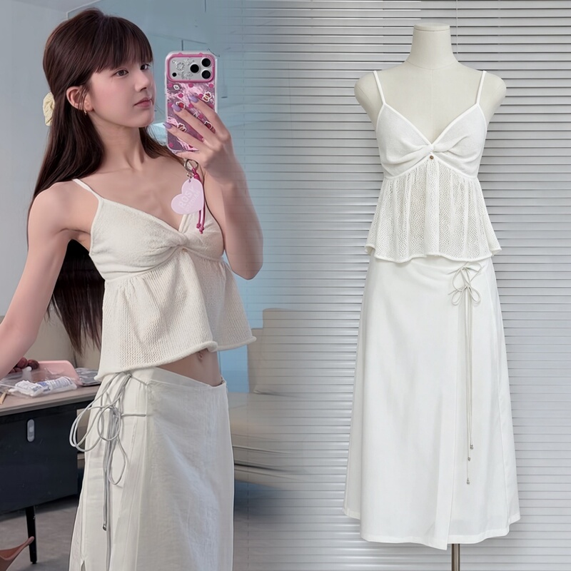 Zhao Lusi Style White V-Neck Twist Hollow Knit Camisole for Daily Wear and Vacation, Pure and Desirable Sleeveless Top for Women