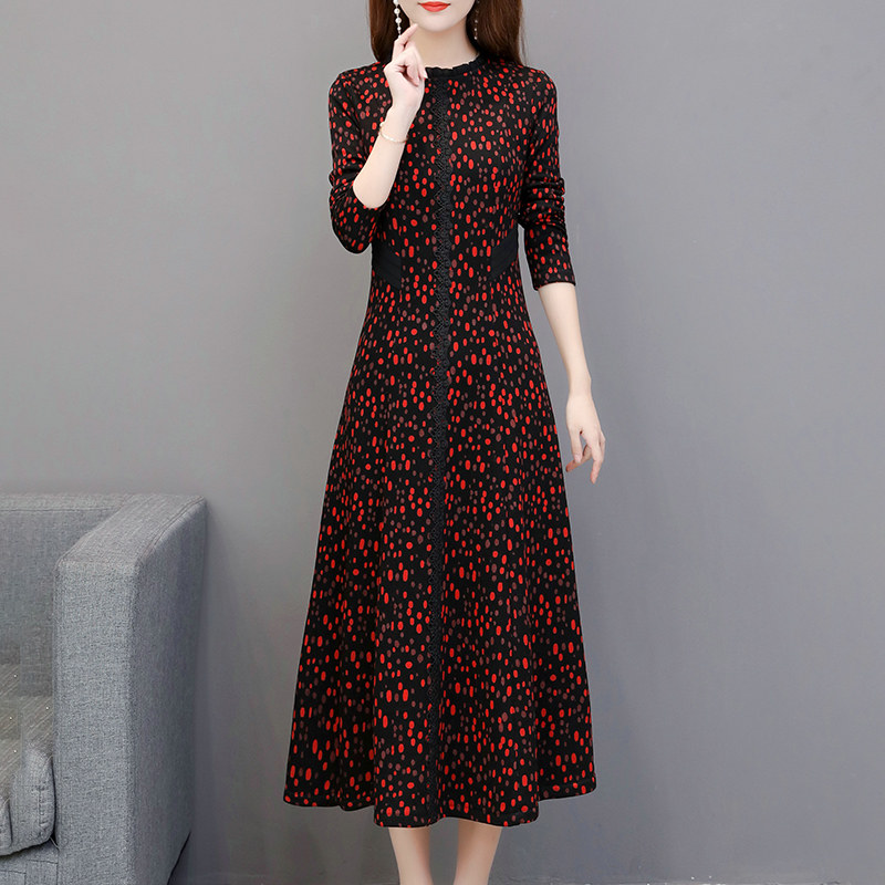 Polka dot dress 2020 autumn new temperament slim-fit wide wife high-end mother with a thin skirt covering the belly
