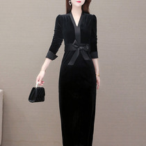 Temperament high-end socialite dress 2020 Autumn new design sense niche Hepburn style small black dress golden velvet dress