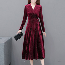 Golden velvet dress foreign atmosphere Noble 2020 Autumn New temperament wide lady suit collar high-end socialite skirt