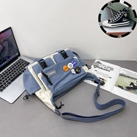 Комбинация синего и белого цвета + набор значков из 5 человек + модный кулон обуви