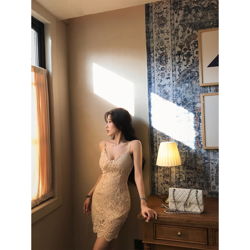 Chen Liuliu Moonlight Dream'Pure Desire' Hollow Lace Camisole Dress 2026 Autumn Waist-Slimming Long Dress Chen Liuliu Moonlight Dream'Pure Desire' Hollow Lace Camisole Dress 2026 Autumn Waist-Slimming Long Dress