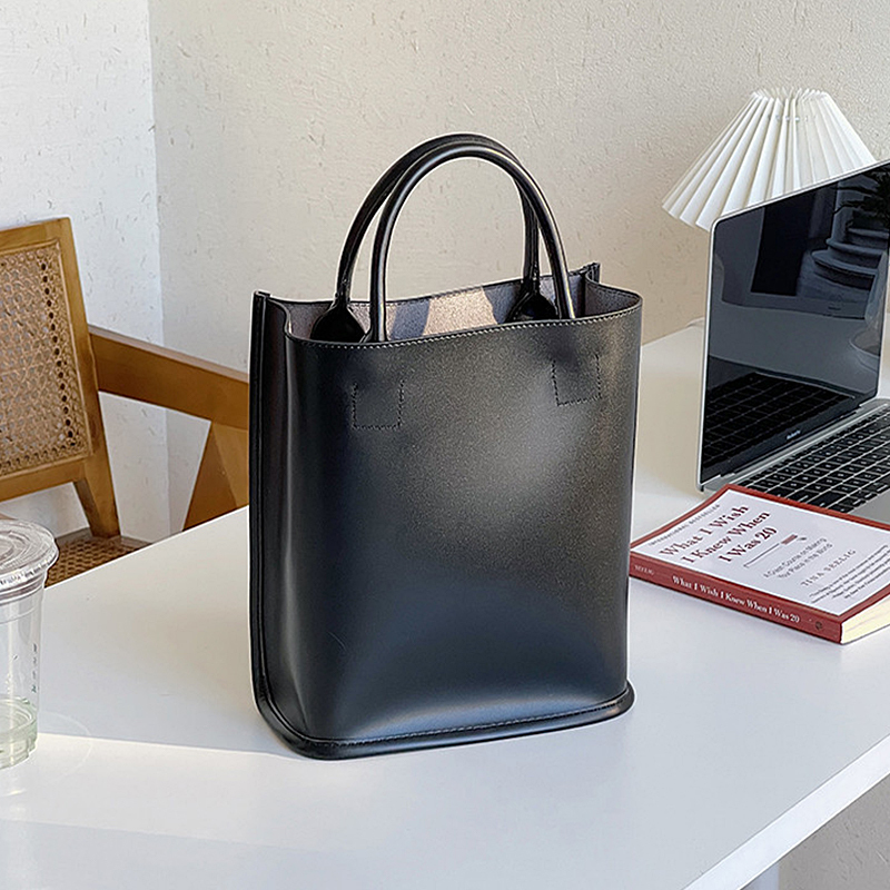 Korean Style Simple Large-Capacity Bag with High-End Texture, Fashionable Casual Tote for Commuting, 2025 New Niche Handbag for Women