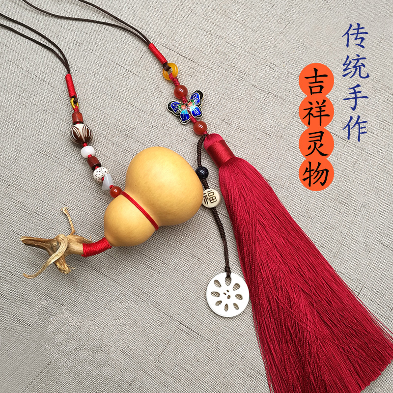 Hand-made creative hand-twisted little hoist car hanging inside the flow of Sulotus flower safe rearview mirror hanging
