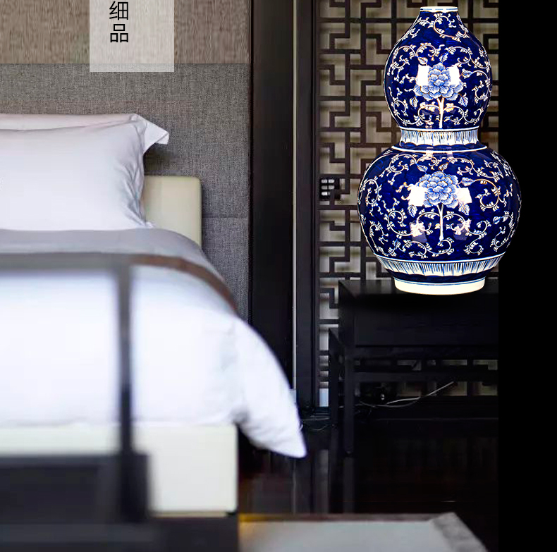Jingdezhen ceramics pomegranate bottle hand - made antique vase of blue and white porcelain flower arranging the new Chinese rich ancient frame is placed in the living room