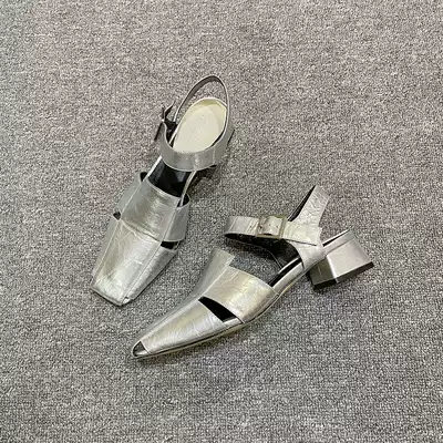 Overseas 2021 summer new Baotou word buckle sandals female ins tide square head root in thick with European women