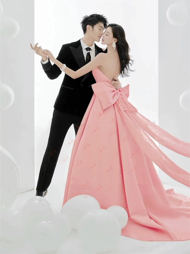 Розовое модное свадебное платье подходит для фотосессий для влюбленных