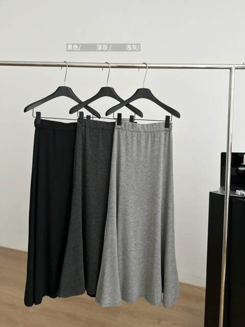 Drapey, Soft, Casual High-Waisted Skirt for Women, Autumn 2024 New Versatile Retro Minimalist Slimming Internet Celebrity Long Skirt