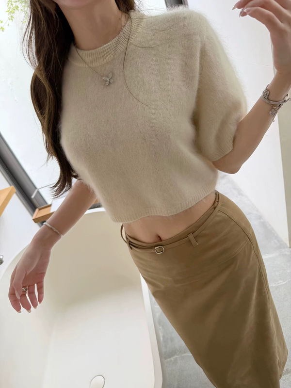 Sheep Wool Brushed Soft and Cozy Petite Short Wool Sweater Layered Round Neck Short-Sleeved Knit Top Women's Sweater Top Sheep Wool Brushed Soft and Cozy Petite Short Wool Sweater Layered Round Neck Short-Sleeved Knit Top Women's Sweater Top