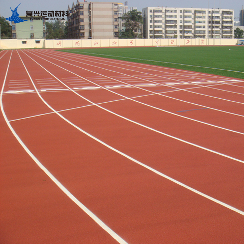 A composite plastic hybrid artificial grass football field runway in southwest China's Guizhou Province's Sichuan Self-twinning Plastic Runway