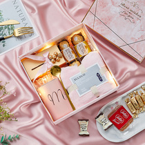 Wedding wedding return gift hand gift female companion best man mens practical baby birthday year-old graduation banquet gift box