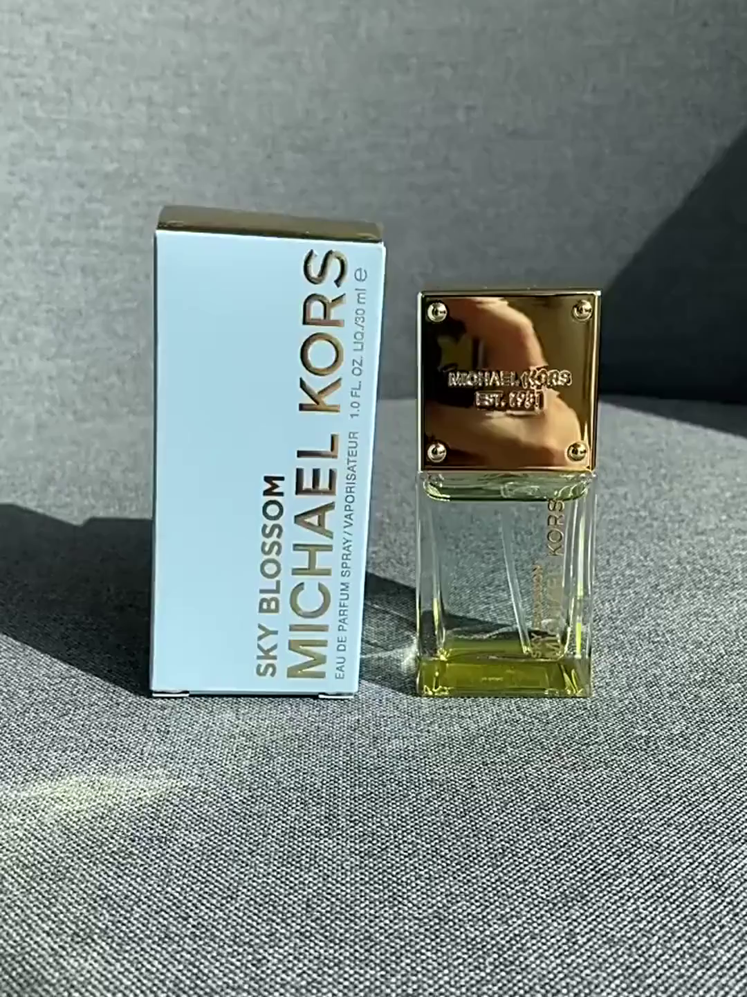 绝版MK天空之花香水30ml怎么用才不浪费？保姆级喷法+场景搭配全解析！_