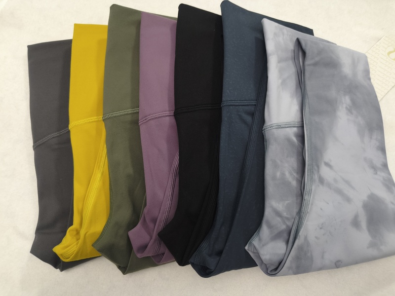Factory Surplus Basic Yoga Pants with Four-Way Stretch, Brushed Fabric, Mid-High Waist, Calf-Length, Hidden Waist Pockets, for Fitness