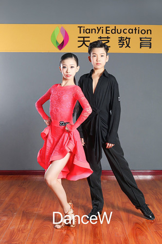 Dans Dance Haute Couture Toddler Latin Dance Standard Competition Suit Two Piece Large Pendulum Latin Dance Performance Costume Ring Sleeves