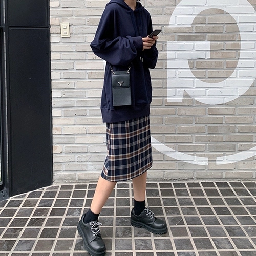 Ретро клетчатая демисезонная длинная приталенная длинная юбка, свободный прямой крой, с акцентом на бедрах