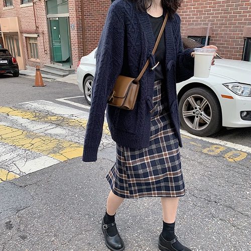 Ретро клетчатая демисезонная длинная приталенная длинная юбка, свободный прямой крой, с акцентом на бедрах