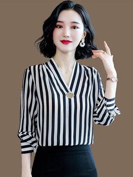 Black and white striped ladies silk shirt women's long-sleeved 2021 autumn new fashion v-neck Western style mulberry silk top