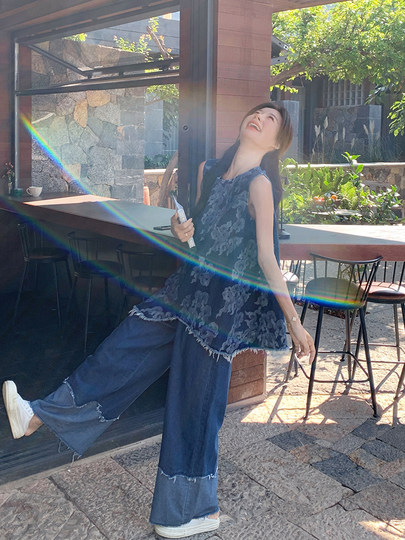 Национальный тренд: ретро-кэжуал, джинсовый комплект с асимметричным жилетом для женщин, лето 2025, новинка, тонкие широкие брюки, комплект из двух предметов