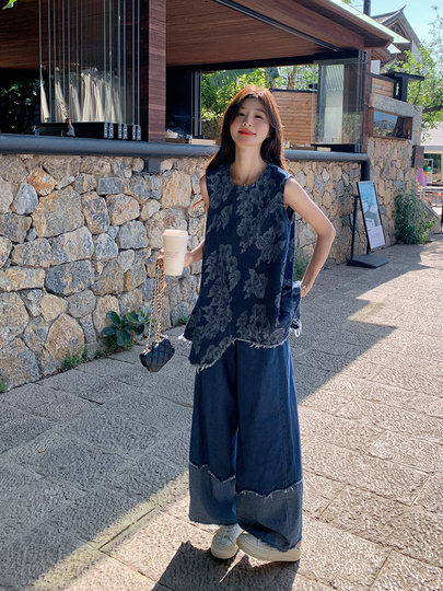 Национальный тренд: ретро-кэжуал, джинсовый комплект с асимметричным жилетом для женщин, лето 2025, новинка, тонкие широкие брюки, комплект из двух предметов