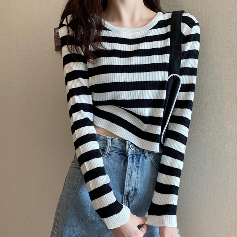 Net red short knitted bottoming shirt 2023 spring new loose color contrast striped long-sleeved T-shirt women's top