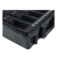 Черная пустая коробка плюс губка